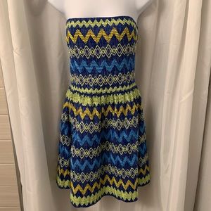 Francesca‘s strapless chevron dress, High quality!